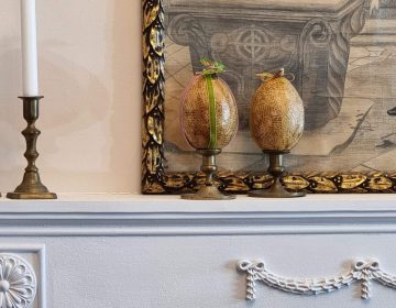 Ouă înnobilate cu litere